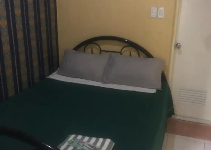 Homestay Johnfonz Building Spacious